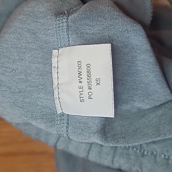 Vuori Women’s Performance Jogger – XS | Light Blue/Green | Gently Used - Picture 6 of 7